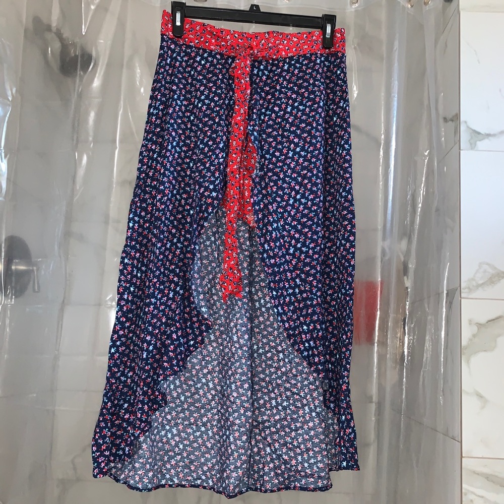Flowy shorts with train attached sz M